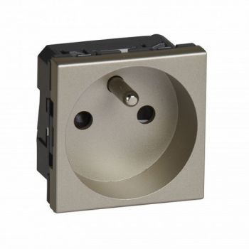 Legrand Arteor 570021 2Pole And Earth Shuttered Socket Outlet 10A To 16A 2Modules Champagne