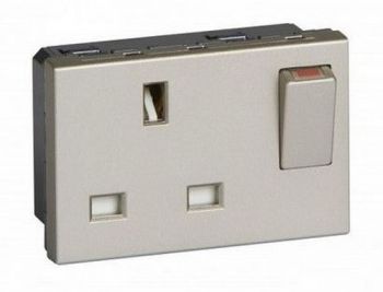 Legrand Arteor 570044 2Pole And Earth Switched Socket Outlet 13A 3Modules Champagne