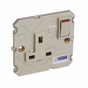 Legrand Arteor 570048 Single Pole Socket 2Pole And Earth Switched 13A 250V Conform To Champagne
