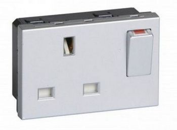 Legrand Arteor 571044 2Pole And Earth Switched Socket Outlet 13A 3Modules Aluminium
