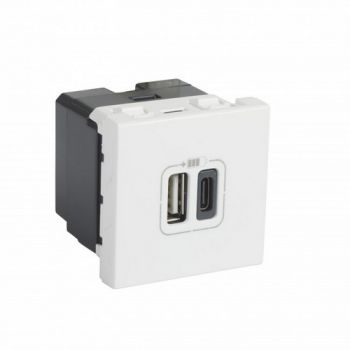 Legrand Arteor 572077 1 USB TypeA And C Charging Socket 3A / 15W 230V 5V 2Modules White