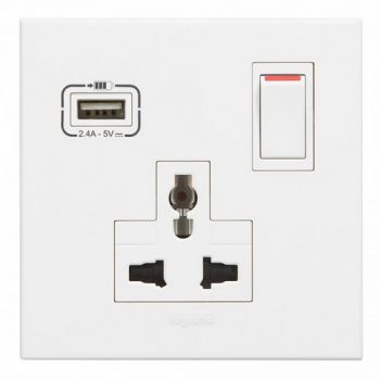 Legrand Arteor 572138 Multi2Pole And Earth Switched Socket Outlet 16A 250 V/ 15A 127V With USB Charger White