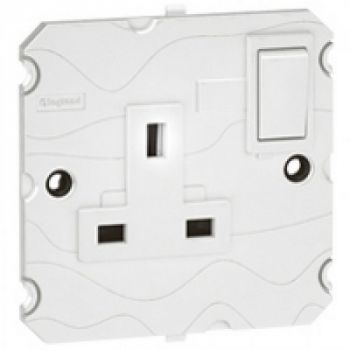 Legrand Arteor 572143 Single Pole Socket 13A 2Pole And Earth Switched White