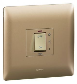 Legrand Ysalis 701032 40 A, Disconnector Switch 250 Va With Monobloc 4X4, With Indicator, Supplied Complete White