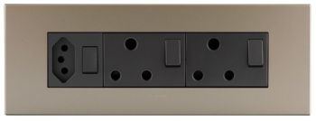 Legrand Arteor PA8MODTMCH 8Module Power Cluster Including 2XSwitched + 1XSwitched Champagne/Magnesium